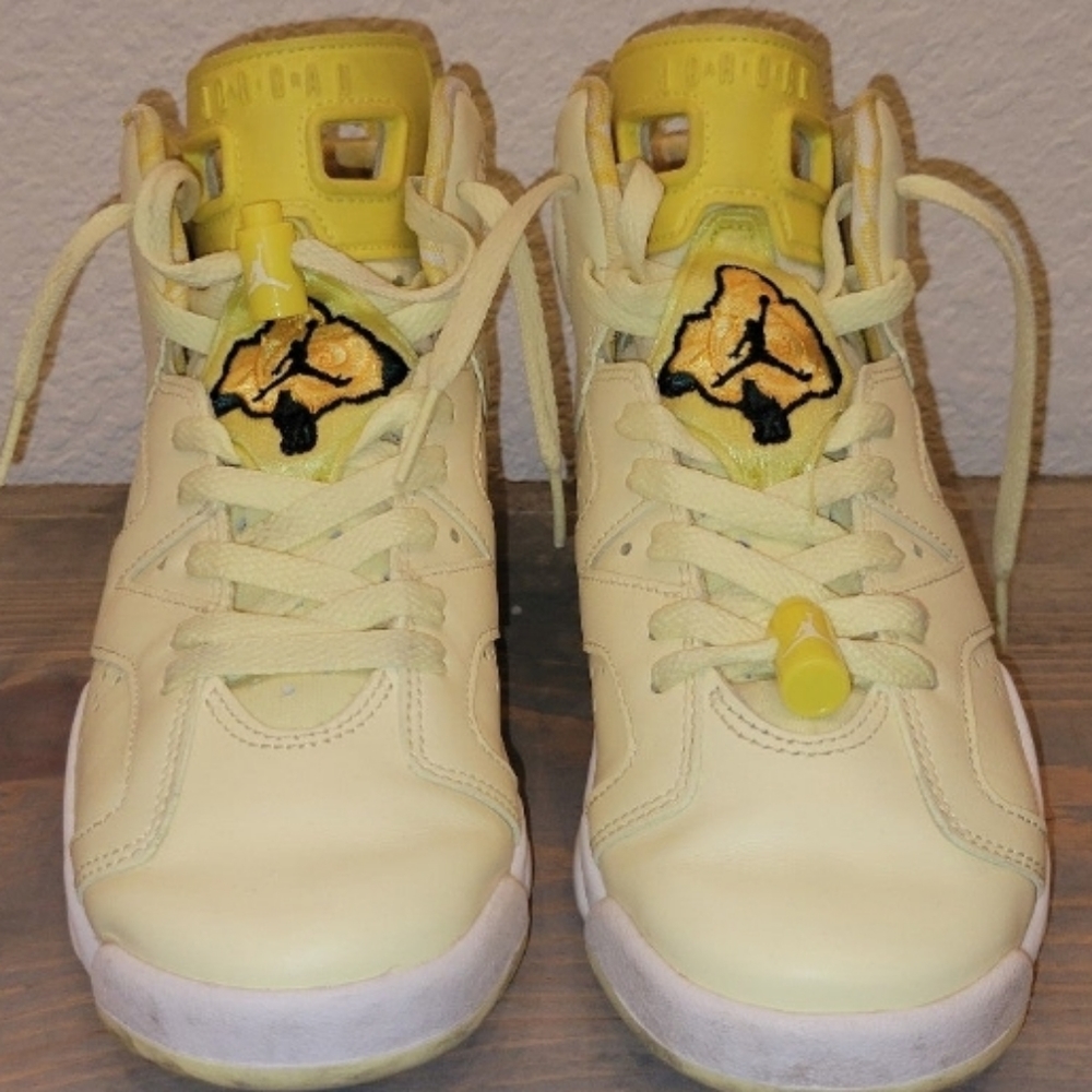 Dynamic yellow 💛 Jordan's 6 kids size 2Y Retro